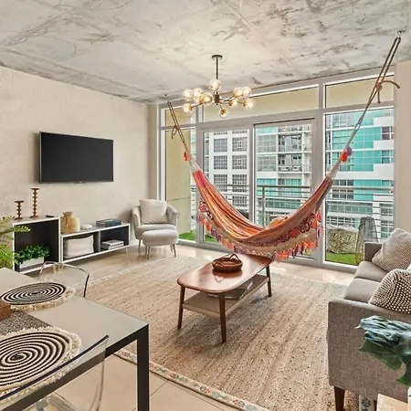Appartement Urban Retreat - Location Pool Gym & Parking